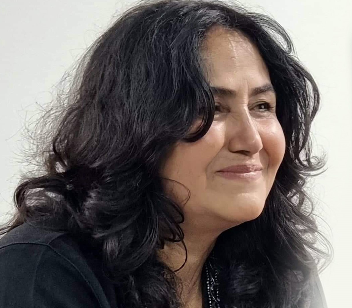 أَمْضِي فِي الْحُبِّ كَمَنْ يَمْضِي إِلَى حَتْفِهِ